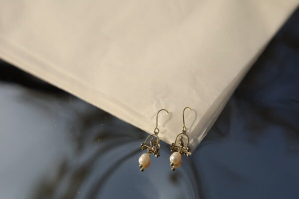 bird pearl dangle earring